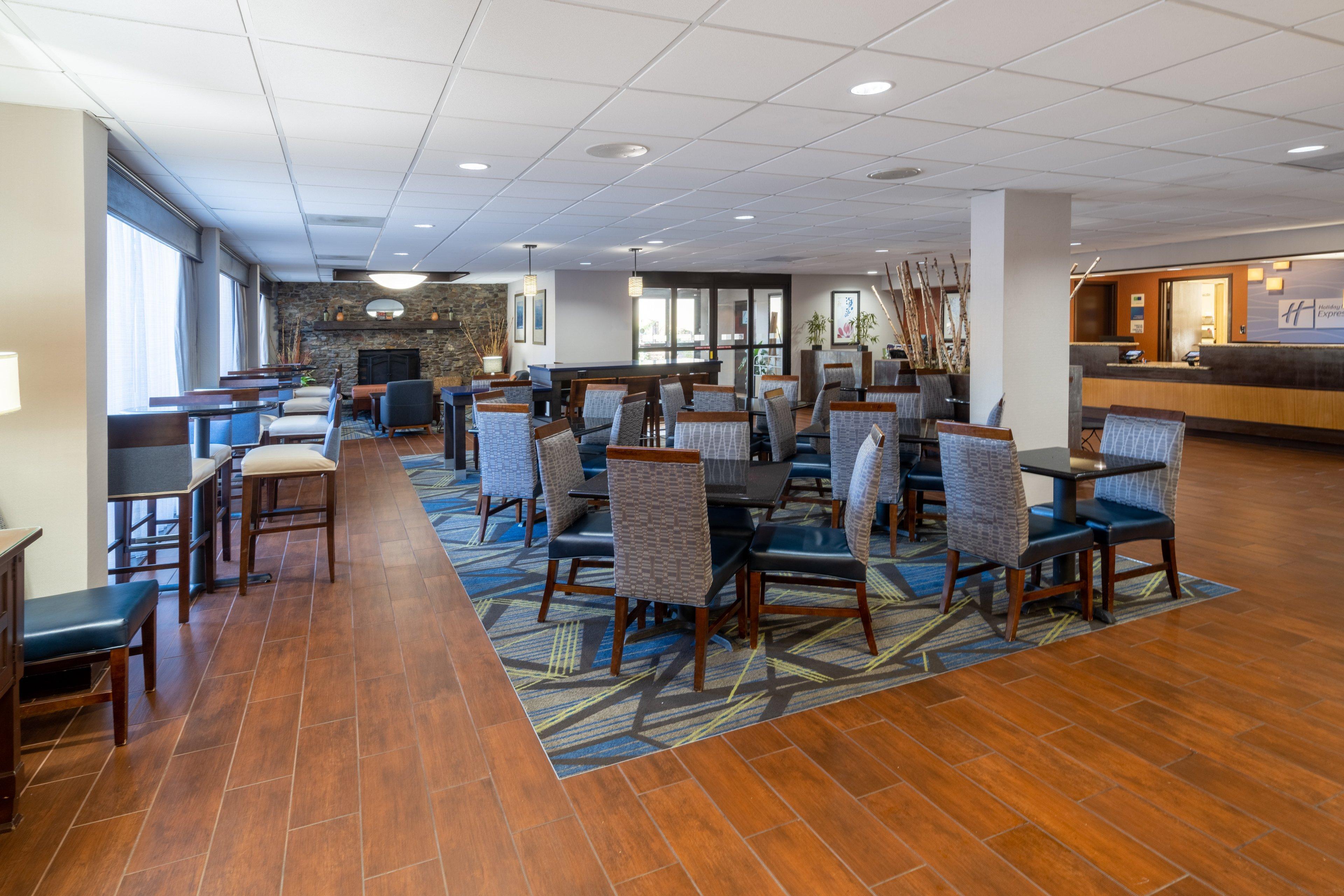 Holiday Inn Express Forsyth By Ihg Eksteriør billede