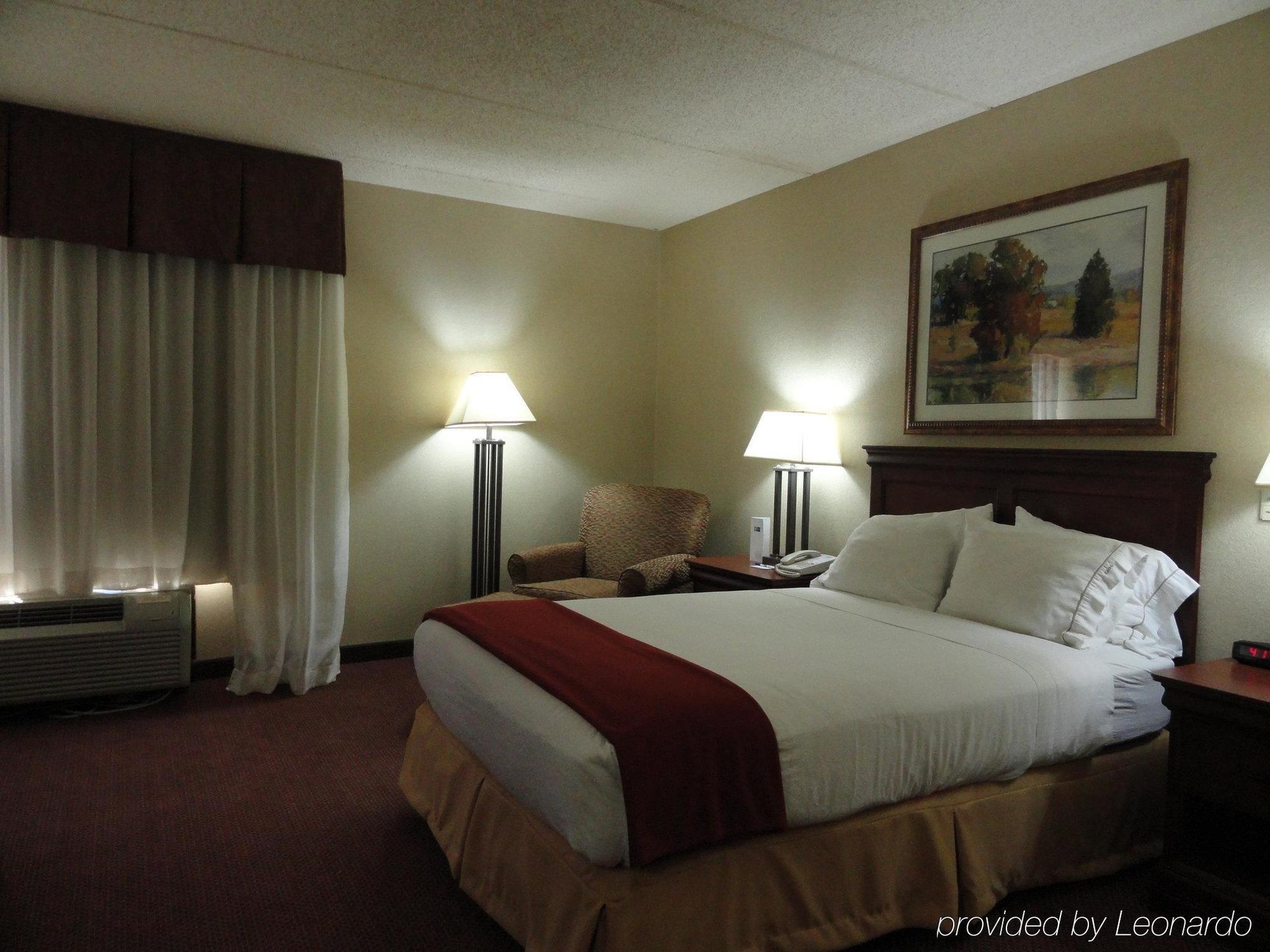 Holiday Inn Express Forsyth By Ihg Eksteriør billede
